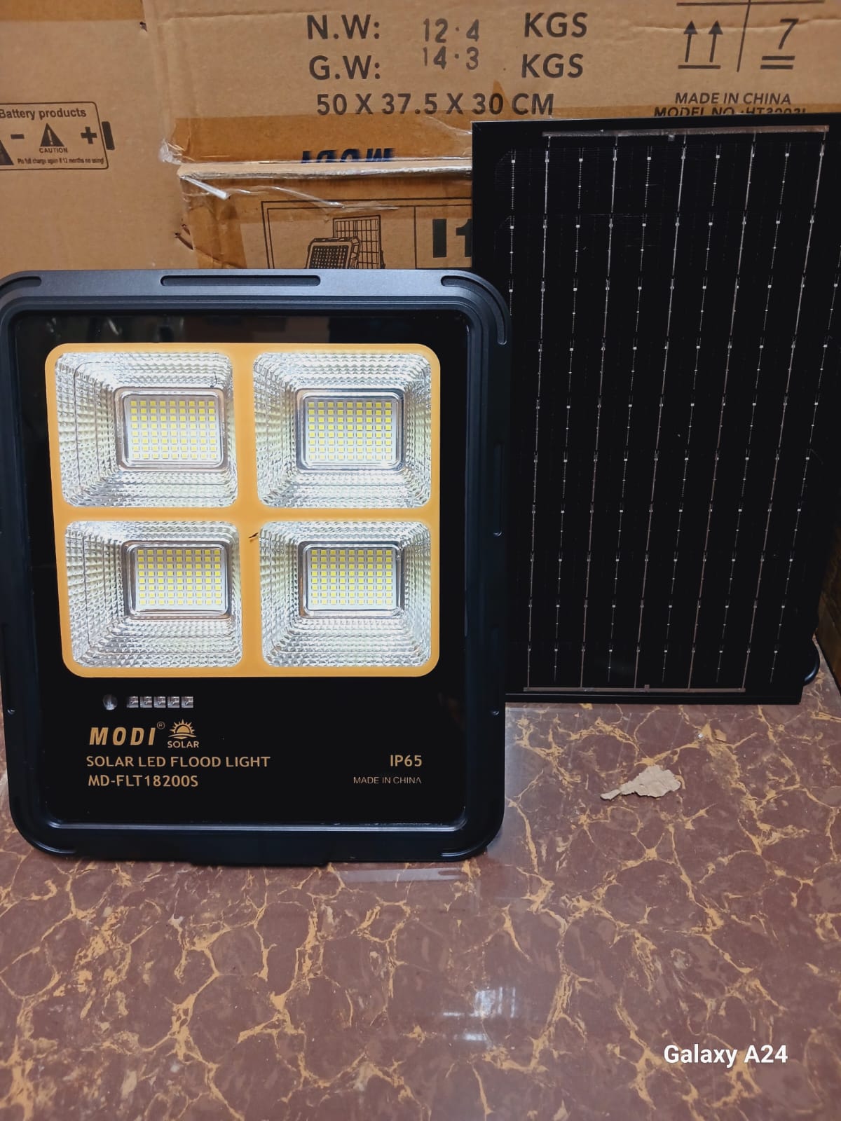 MODI 100W Quad-Panel Solar Floodlight